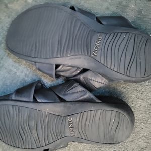 Vionic sandals black size 6